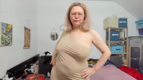 switchlorenx online show from December 6, 2024, 1:18 am