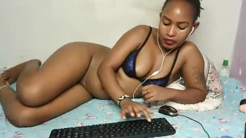Snapshot of swt_bby chatting on May 4, 2026, 11:12 pm swt_bby online show from May 4, 2026, 11:12 pm