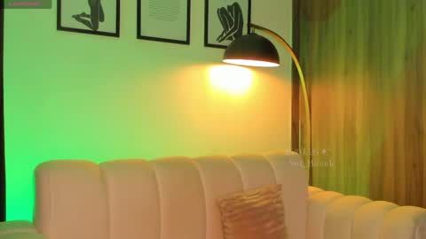 Snapshot of swt_blonde chatting on April 27, 2026, 12:52 am Ambar online show from April 27, 2026, 12:52 am