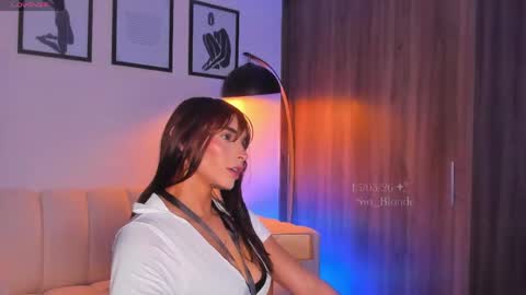 Snapshot of swt_blonde chatting on May 15, 2026, 11:45 pm Ambar online show from May 15, 2026, 11:45 pm