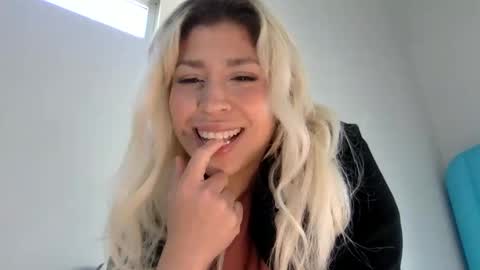 Sophie online show from April 7, 2026, 8:20 pm