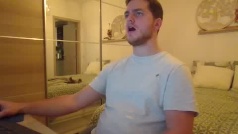 syl092 online show from December 9, 2024, 5:19 pm