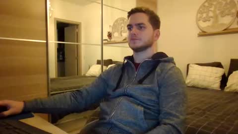 syl092 online show from January 9, 2025, 6:15 pm