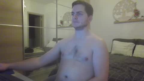 syl092 online show from February 3, 2025, 5:14 pm