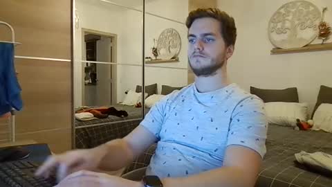 syl092 online show from November 25, 2025, 4:40 pm