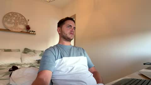 syl092 online show from March 4, 2026, 4:24 pm