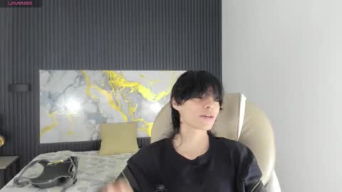 sylasfrost online show from December 5, 2025, 7:21 pm