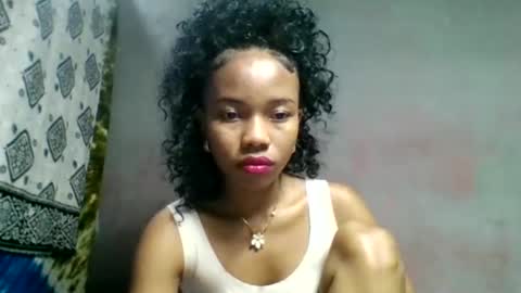 Sylviette online show from May 26, 2026, 2:46 pm