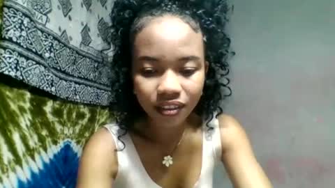 Sylviette online show from May 27, 2026, 11:51 am