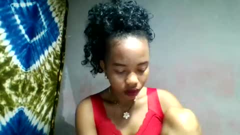 Sylviette online show from May 29, 2026, 12:36 pm