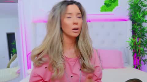 Snapshot of taahiraarabian chatting on December 12, 2024, 1:28 pm Arianna online show from December 12, 2024, 1:28 pm