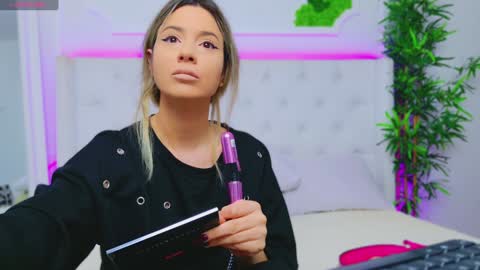 Snapshot of taahiraarabian chatting on December 16, 2024, 1:43 pm Arianna online show from December 16, 2024, 1:43 pm