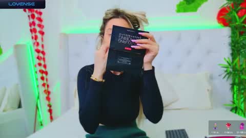 Snapshot of taahiraarabian chatting on February 19, 2025, 1:50 pm Arianna online show from February 19, 2025, 1:50 pm