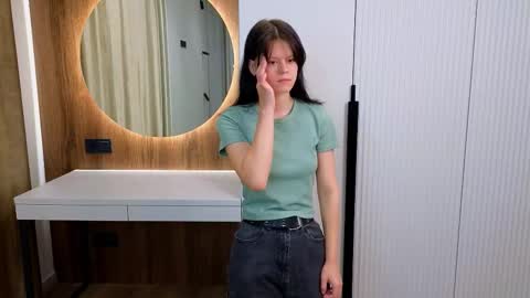 Sara online show from November 3, 2025, 1:51 am