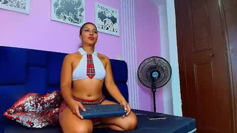 tall_hot_brunette online show from April 21, 2026, 6:44 pm