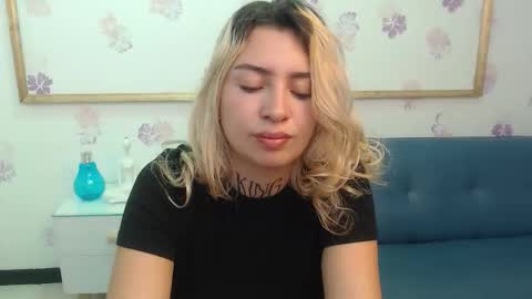 Snapshot of tamara_velezz chatting on February 18, 2026, 9:22 pm Tamara online show from February 18, 2026, 9:22 pm