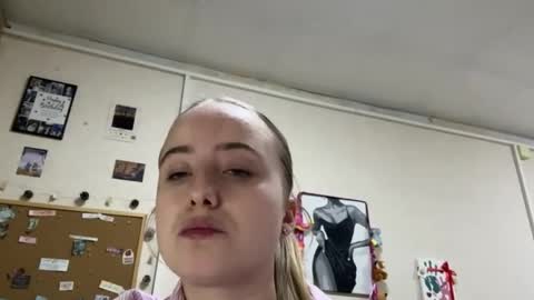 Karina online show from April 27, 2026, 5:11 pm
