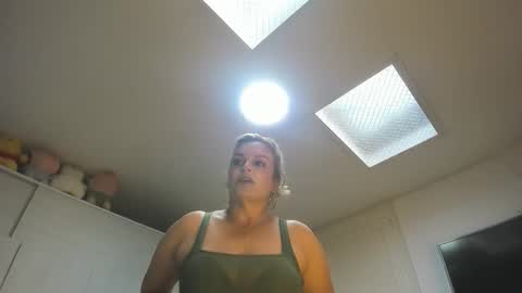 Snapshot of taniabonnet_ chatting on April 3, 2026, 11:52 am taniabonnet online show from April 3, 2026, 11:52 am