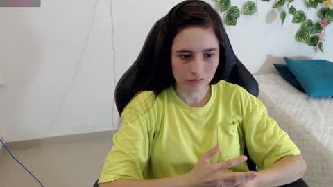 Tania  online show from February 7, 2025, 5:51 pm