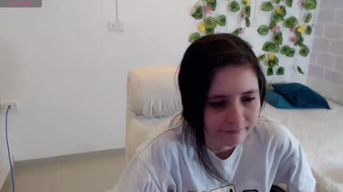 Tania  online show from October 9, 2025, 3:54 pm