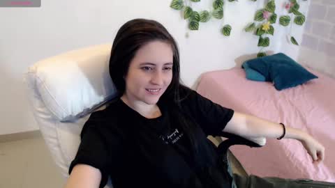 Tania  online show from November 4, 2025, 3:44 pm