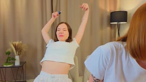 Angela and Victoria online show from November 27, 2025, 4:14 am