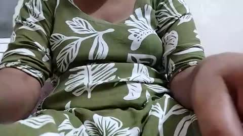 Snapshot of taniya_roy4628 chatting on May 12, 2026, 2:30 am taniya_roy4628 online show from May 12, 2026, 2:30 am