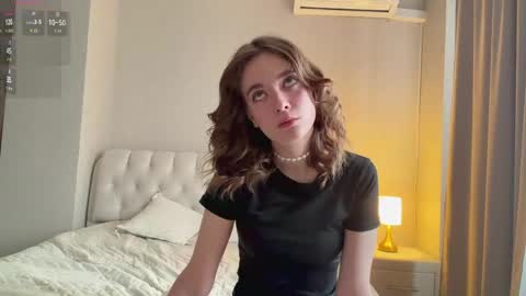 Mia online show from April 19, 2026, 1:49 am