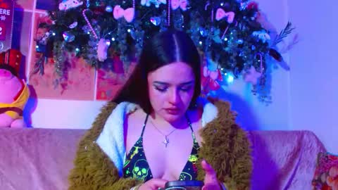 Snapshot of tara_hs chatting on December 4, 2025, 1:59 am online show from December 4, 2025, 1:59 am