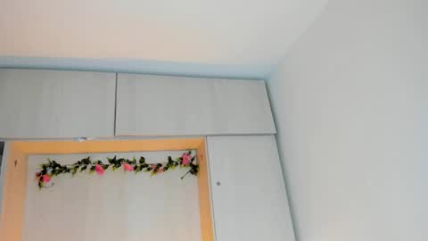  T A R A  online show from October 9, 2025, 4:10 am