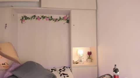  T A R A  online show from November 7, 2025, 4:23 am