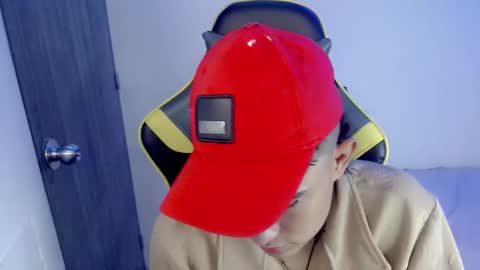 Snapshot of tatannn_ chatting on November 7, 2025, 6:30 pm T A T A N online show from November 7, 2025, 6:30 pm