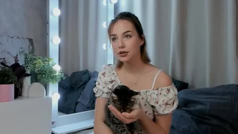 Tate online show from September 17, 2025, 6:42 pm