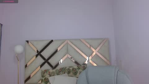 Tati Saldarriaga online show from November 18, 2025, 7:18 pm