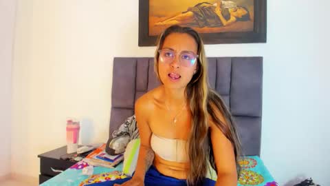 Snapshot of tatiana_valencia chatting on May 5, 2026, 1:19 pm Tati online show from May 5, 2026, 1:19 pm
