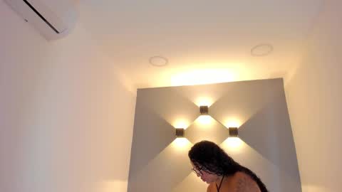 Snapshot of tatii_moon chatting on October 19, 2025, 4:02 am Tati online show from October 19, 2025, 4:02 am