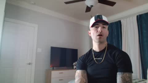 tattedlatino1 online show from December 17, 2024, 7:15 pm