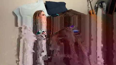 Snapshot of tattedsubmissive chatting on September 19, 2025, 4:03 am TattedSubmissive online show from September 19, 2025, 4:03 am