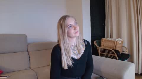 tattoobbgirl online show from March 27, 2026, 8:41 pm