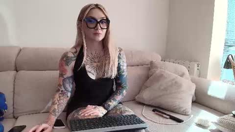 Snapshot of tattoobbgirl chatting on June 27, 2026, 4:01 pm tattoobbgirl online show from June 27, 2026, 4:01 pm