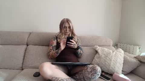 Snapshot of tattoobbgirl chatting on July 8, 2026, 4:33 pm tattoobbgirl online show from July 8, 2026, 4:33 pm