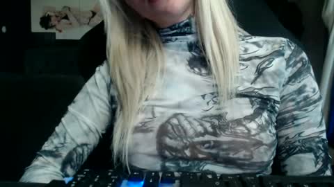 tatuada_safada online show from June 11, 2026, 7:23 pm
