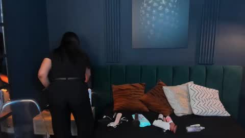 Taylor Bennet online show from March 12, 2025, 12:15 pm