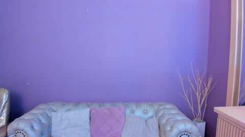 Taylor Bennet online show from November 25, 2025, 11:32 am