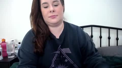 Taylor Michaels online show from December 1, 2025, 10:04 pm