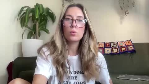 Snapshot of taylorslittlekingdom chatting on September 16, 2025, 3:40 am Taylor online show from September 16, 2025, 3:40 am