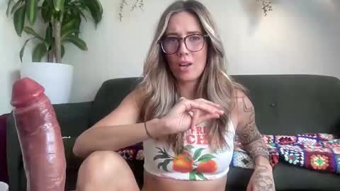 Snapshot of taylorslittlekingdom chatting on September 17, 2025, 2:46 am Taylor online show from September 17, 2025, 2:46 am