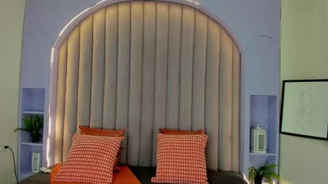 TAYLOR  online show from September 13, 2025, 11:32 am