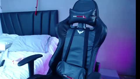 Tayron online show from April 25, 2026, 3:42 pm