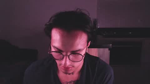 Teo independent model online show from March 3, 2025, 6:04 am